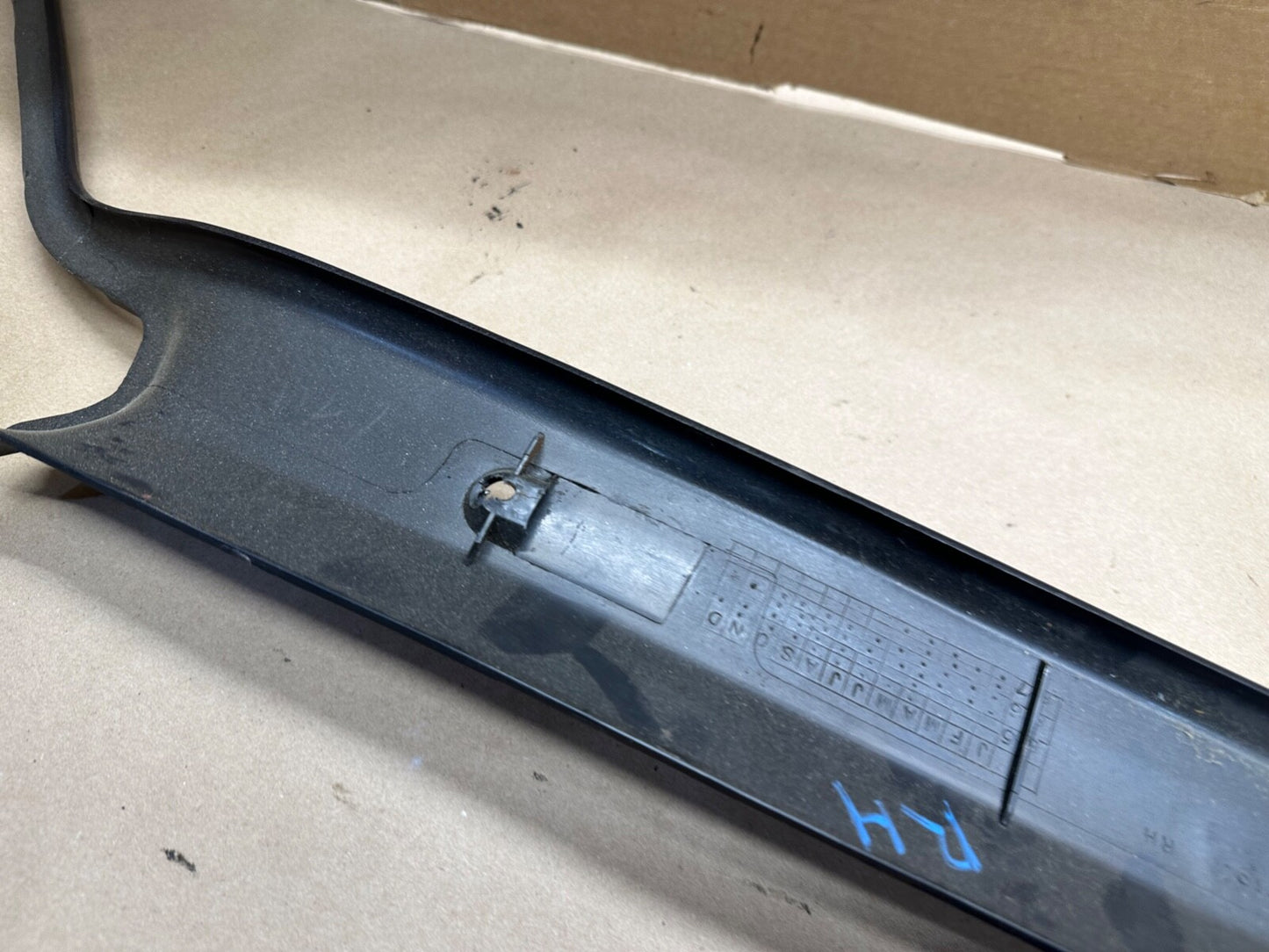 84-96 Jeep Cherokee XJ Passenger A-B Pillar Interior Trim Windshield BLACK RARE 