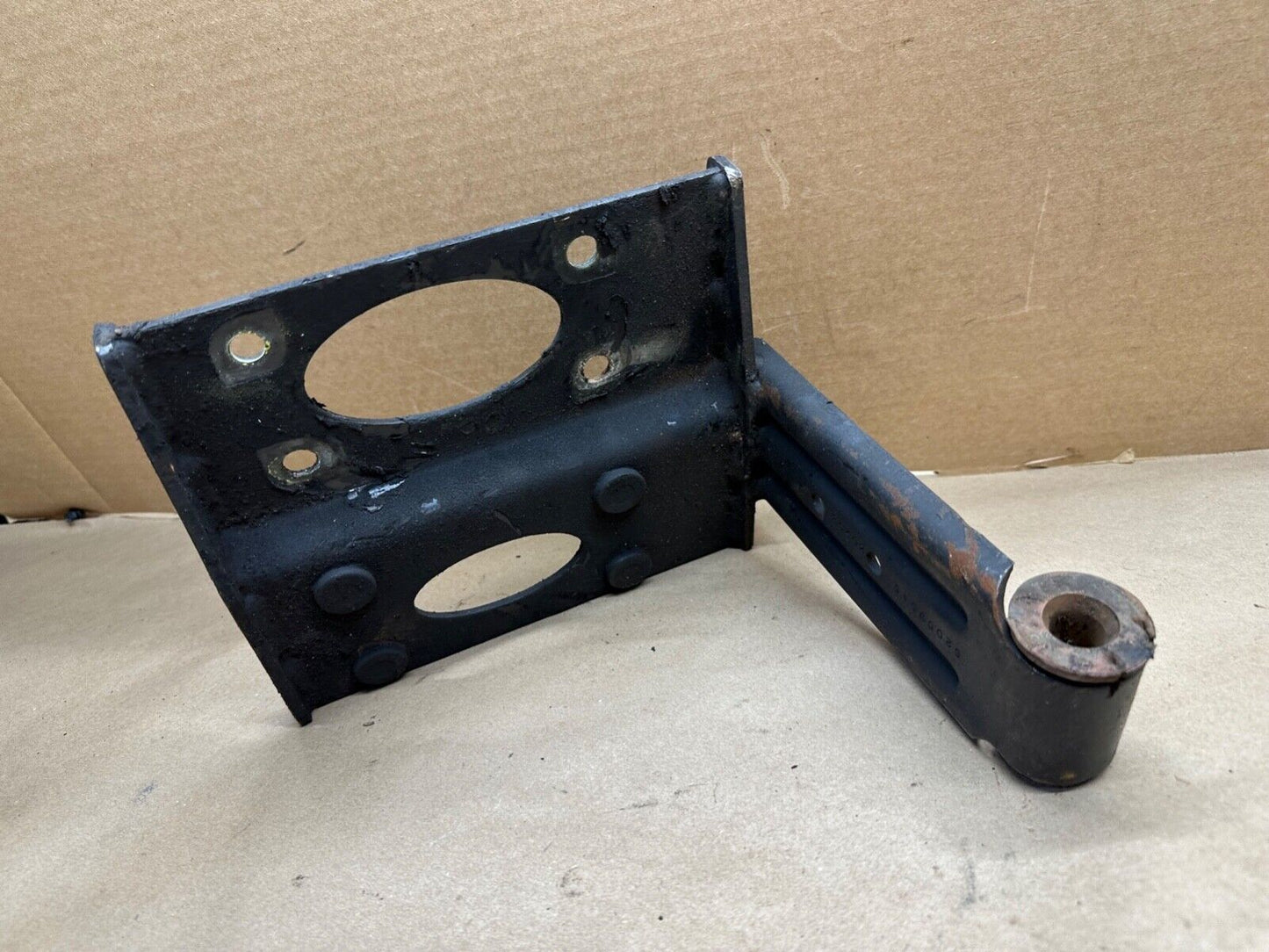 03-06 Jeep Wrangler TJ 5 speed Auto Transmission Mount Plate Bracket Manual Tran