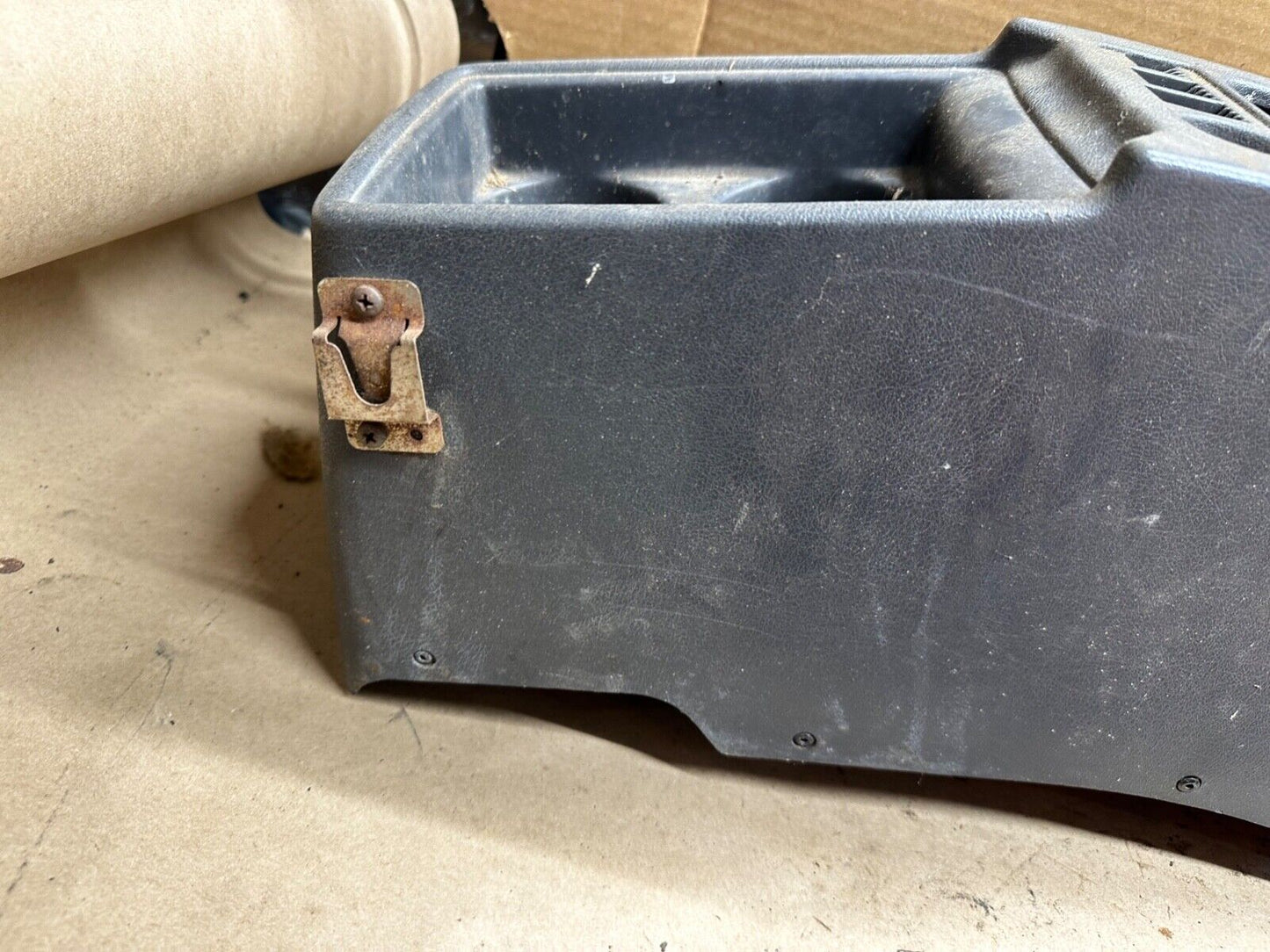 91-95 Jeep Wrangler YJ Interior Center Console Grey Gray OEM Factory ARMREST