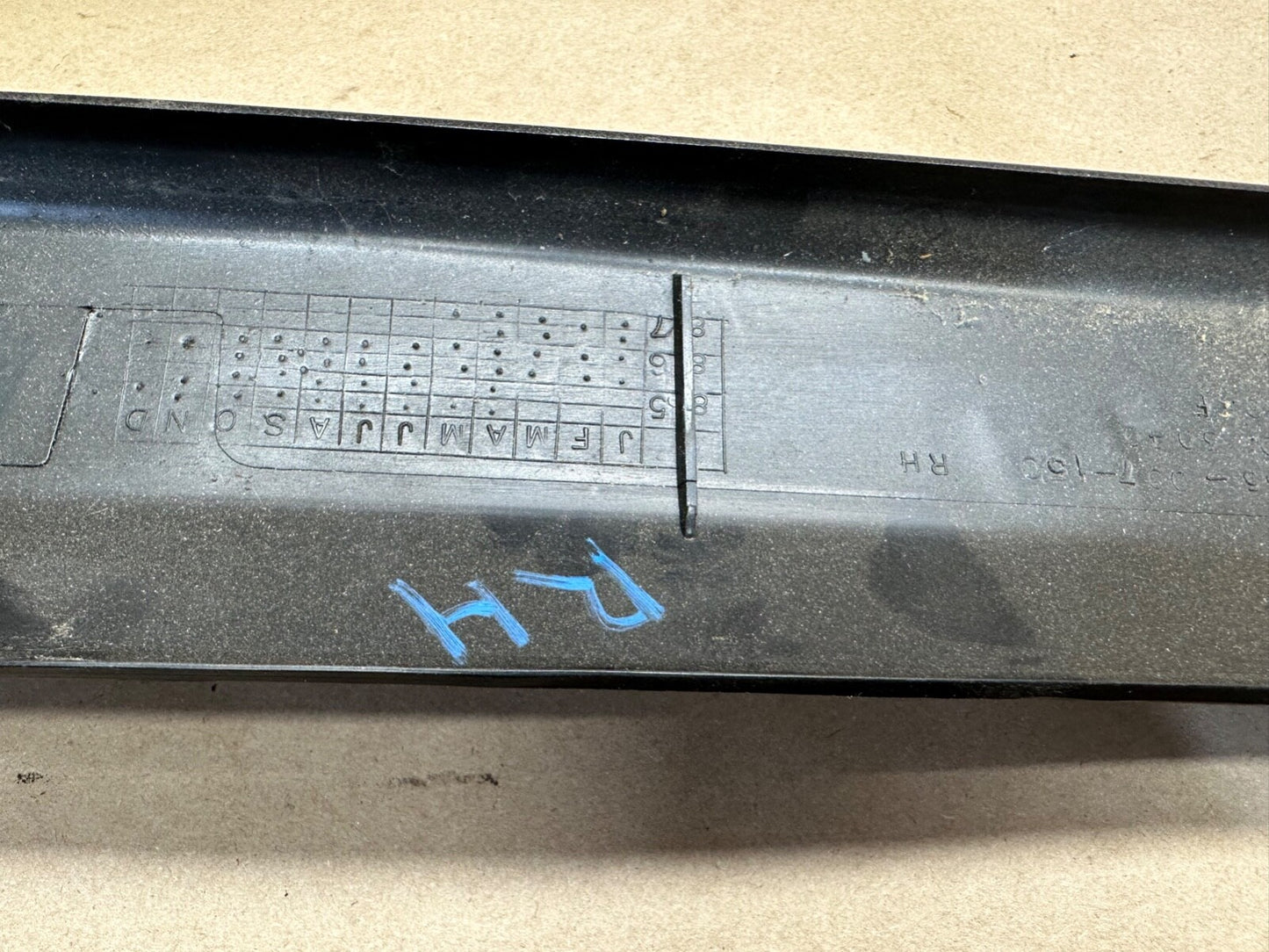 84-96 Jeep Cherokee XJ Passenger A-B Pillar Interior Trim Windshield BLACK RARE 