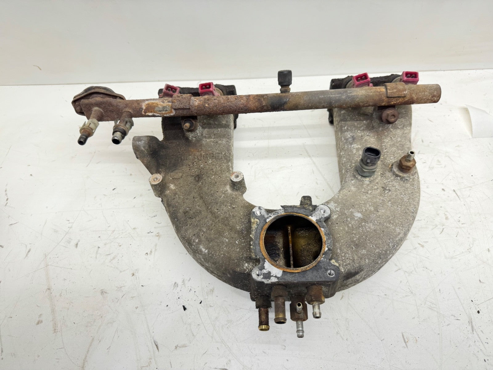 Jeep Wrangler YJ 91-95 2.5 L 4 Cylinder Intake Manifold Fuel Rail 2.5L OEM OE