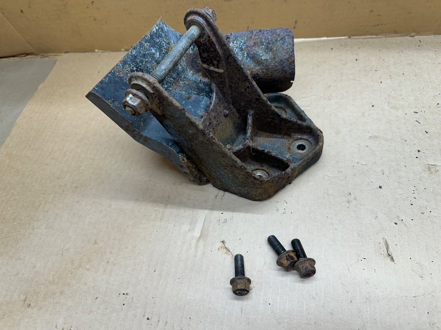 Jeep Wrangler TJ 00-06 4.0 6 Cyl Passenger Motor Mount 52059286AB Cherokee XJ