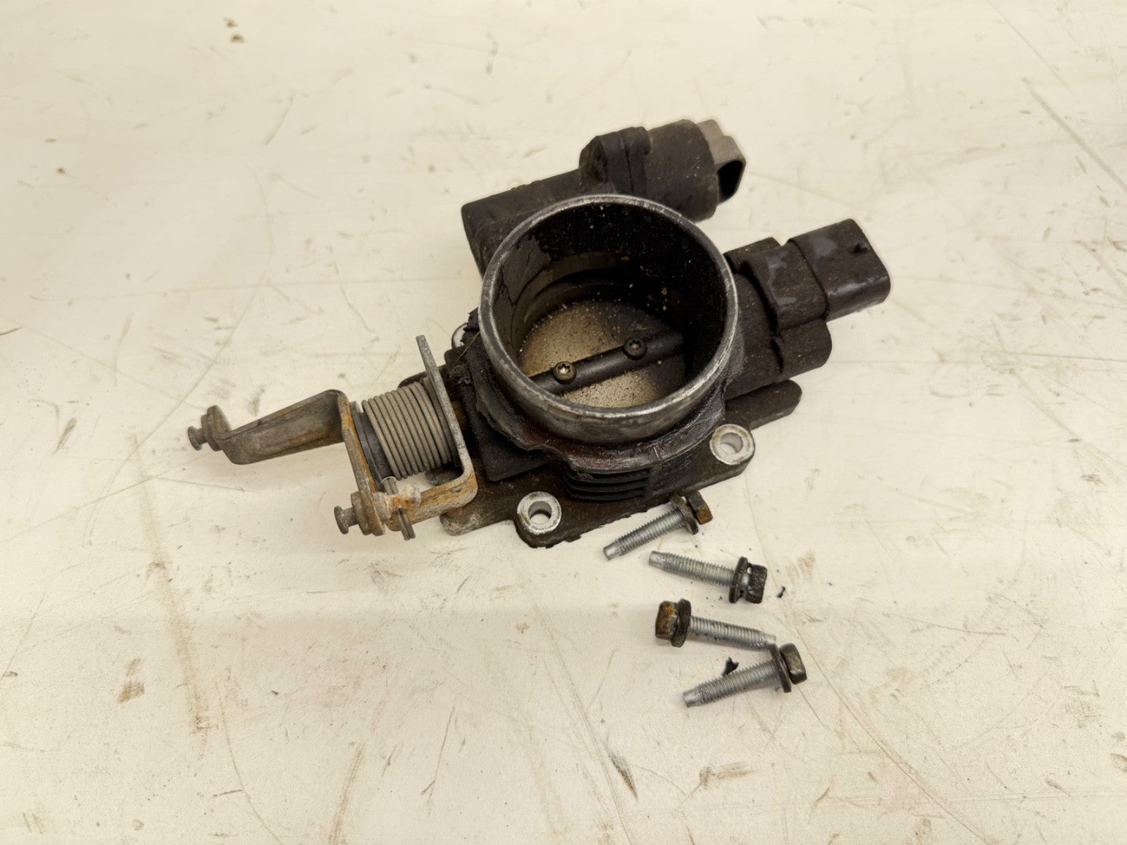 Jeep Wrangler YJ 92-95  2.5 4cyl Throttle Body Original OEM 53030843 2.5L 93 94