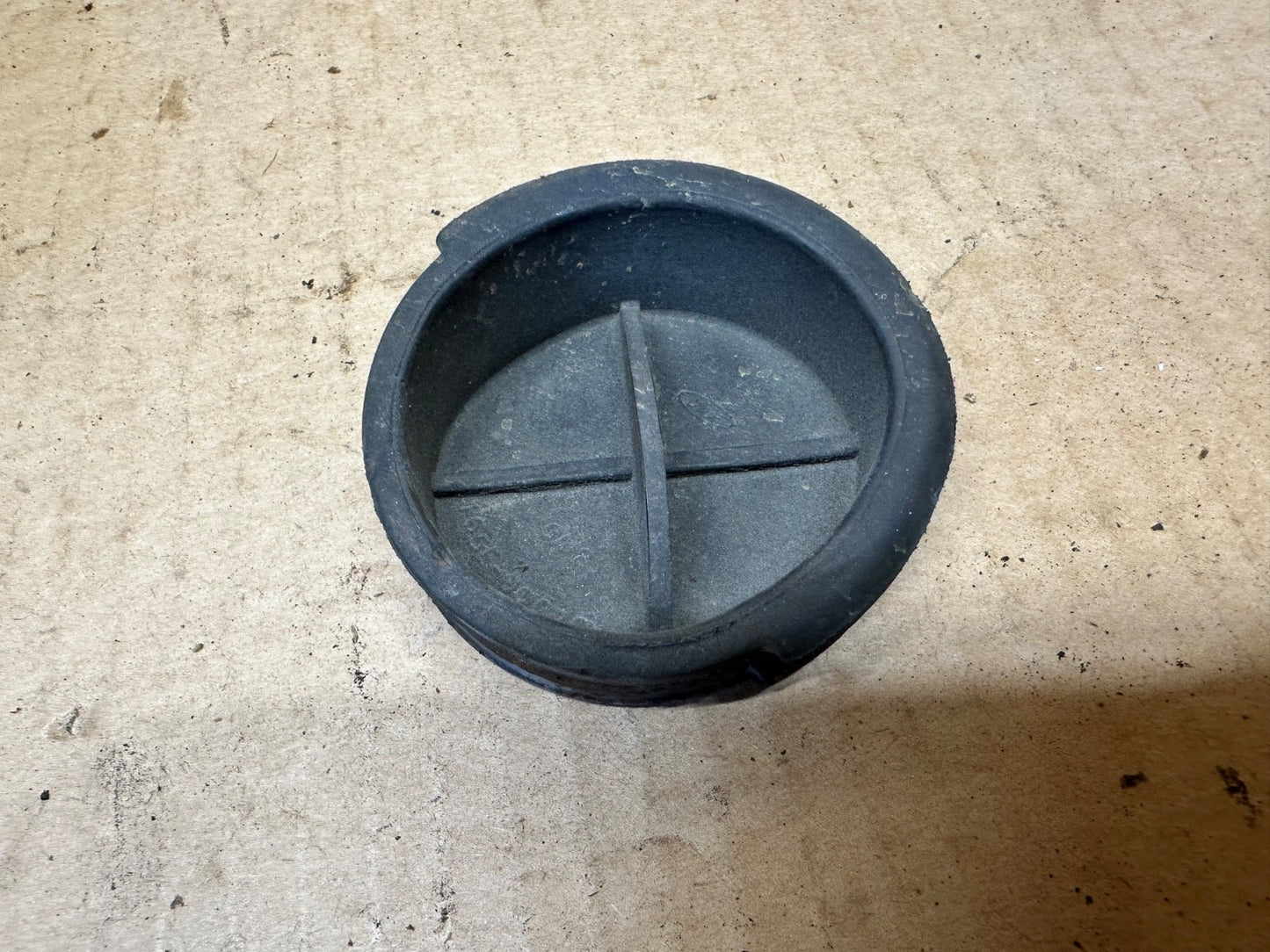 03-25 Genuine Ford Cover F65Z6C070AB Block Opening Seal Rubber OEM 4r75 4r100