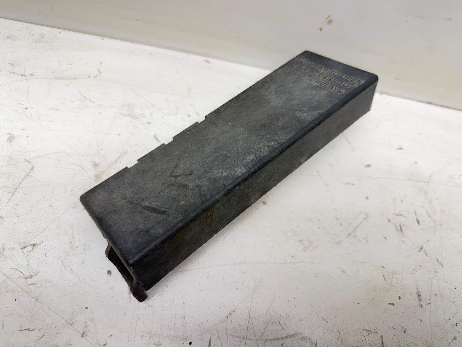 Jeep Wrangler YJ 91-95 Under Hood Fuse Block Relay Panel Cover OEM 56017145