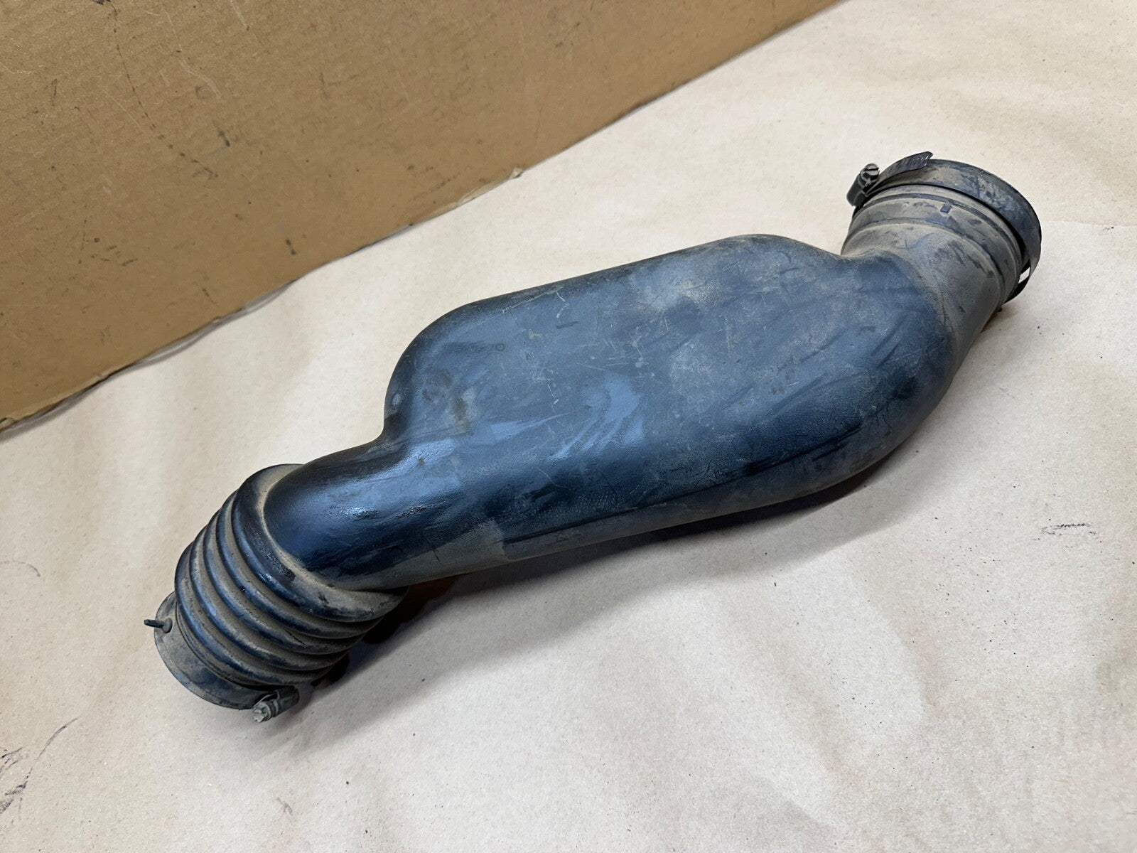 97-02 Jeep Wrangler TJ Air filter box Intake Tube 2.5L 4 Cylinder 2.5 L Hose OEM