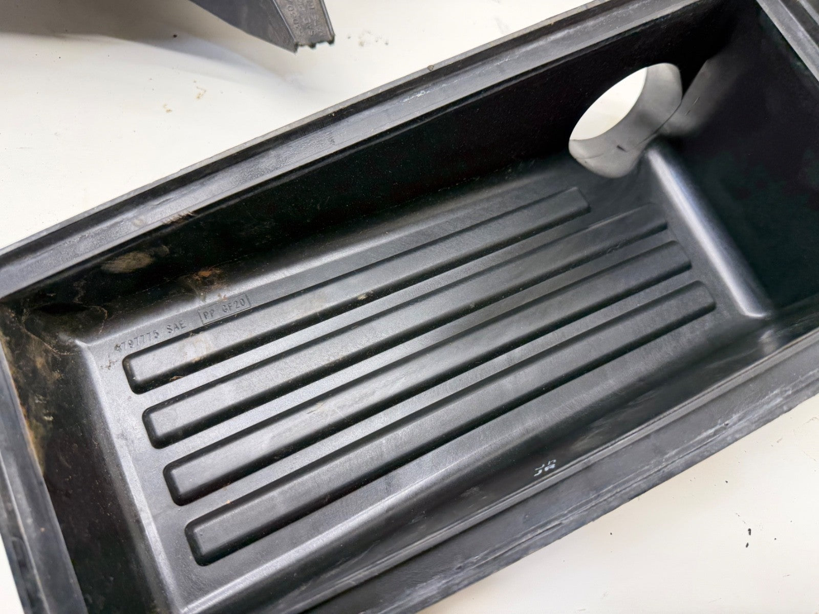 Jeep Wrangler TJ 97-04 Air Cleaner Box Lid 2.5L 4 Cyl 4.0L 6 Cyl Filter Housing