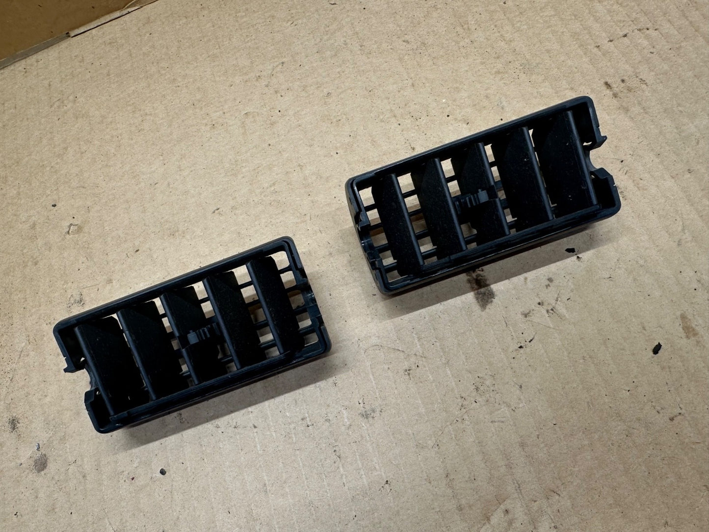Jeep Wrangler TJ 97-06 OEM Center Dash Vents Louver Outlet Driver Passenger PAIR