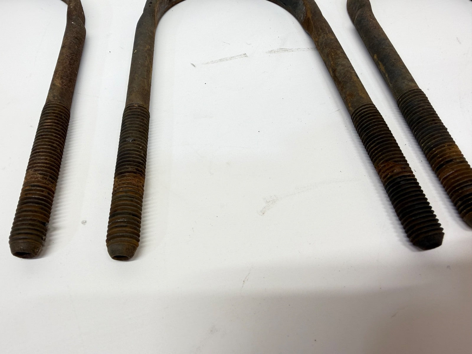 USED OEM 96-01 Ford Explorer 8.8 Axle U bolts Bolt U-Bolts Axle Mount Factory OE