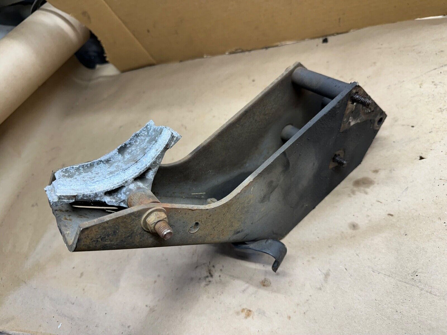 International S Series V8 392 Alternator Bracket International Medium Duty Truck