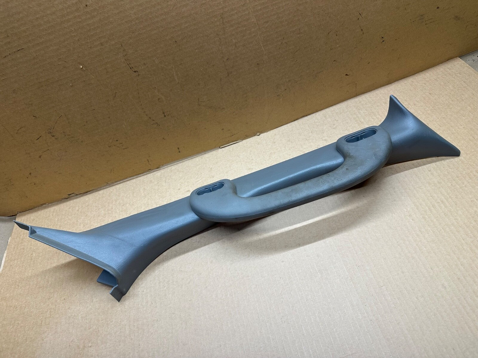 03-07 Ford F250 F350 RH Right Passenger A-Pillar Trim Grab Handle Gray OEM Grey