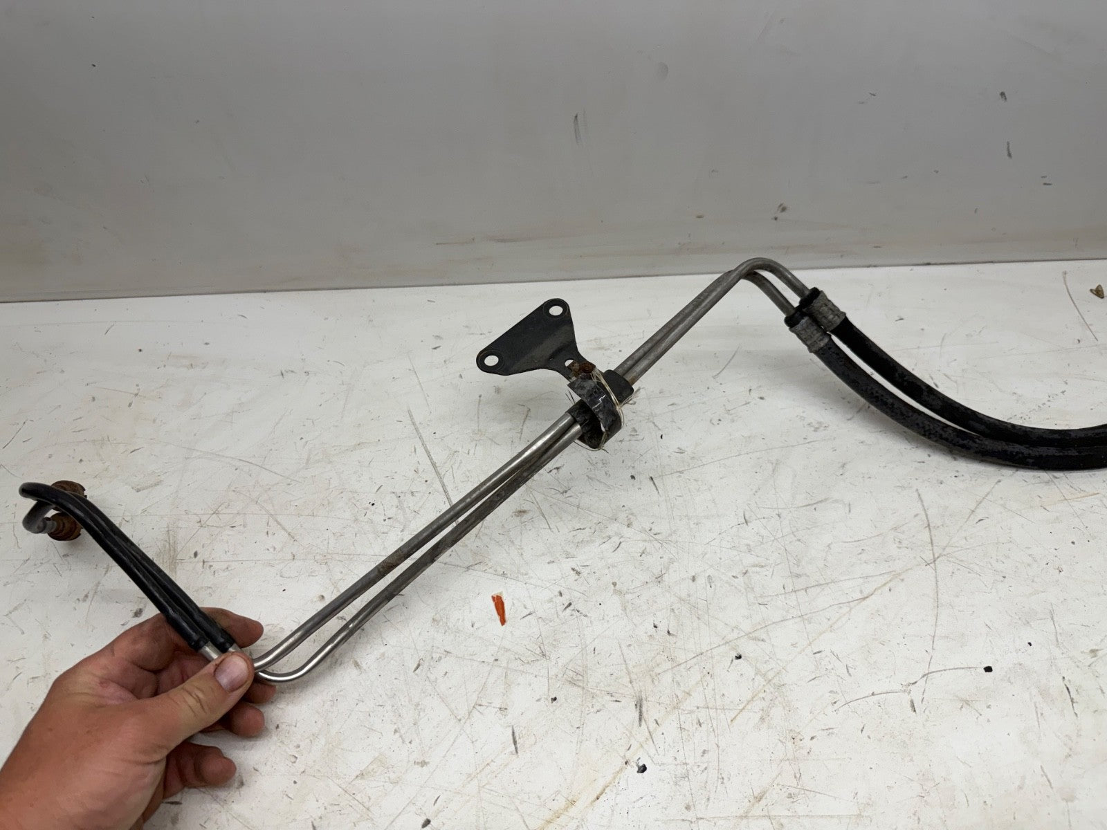Jeep Wrangler YJ 91-95 4.0L 6 cylinder 4.0 Fuel Line Engine Rail Frame Gas Hose