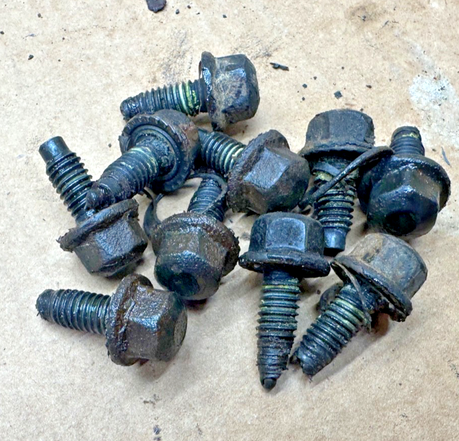 94-04 Ford Mustang Explorer 8.8 Differential Cover Bolts Bolt Set of 10 Factory