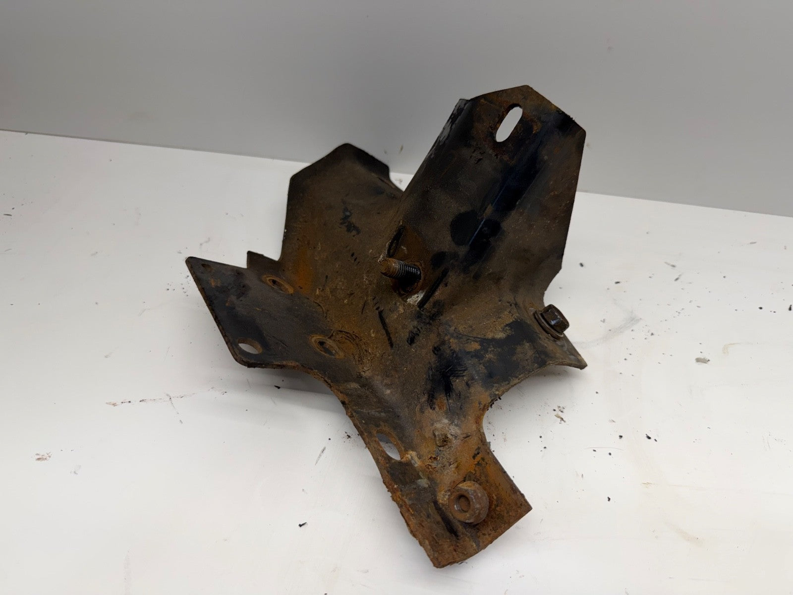 Jeep Cherokee XJ 87-01 4.0 6 Cy Passenger Frame Side Engine Motor Mount Bracket