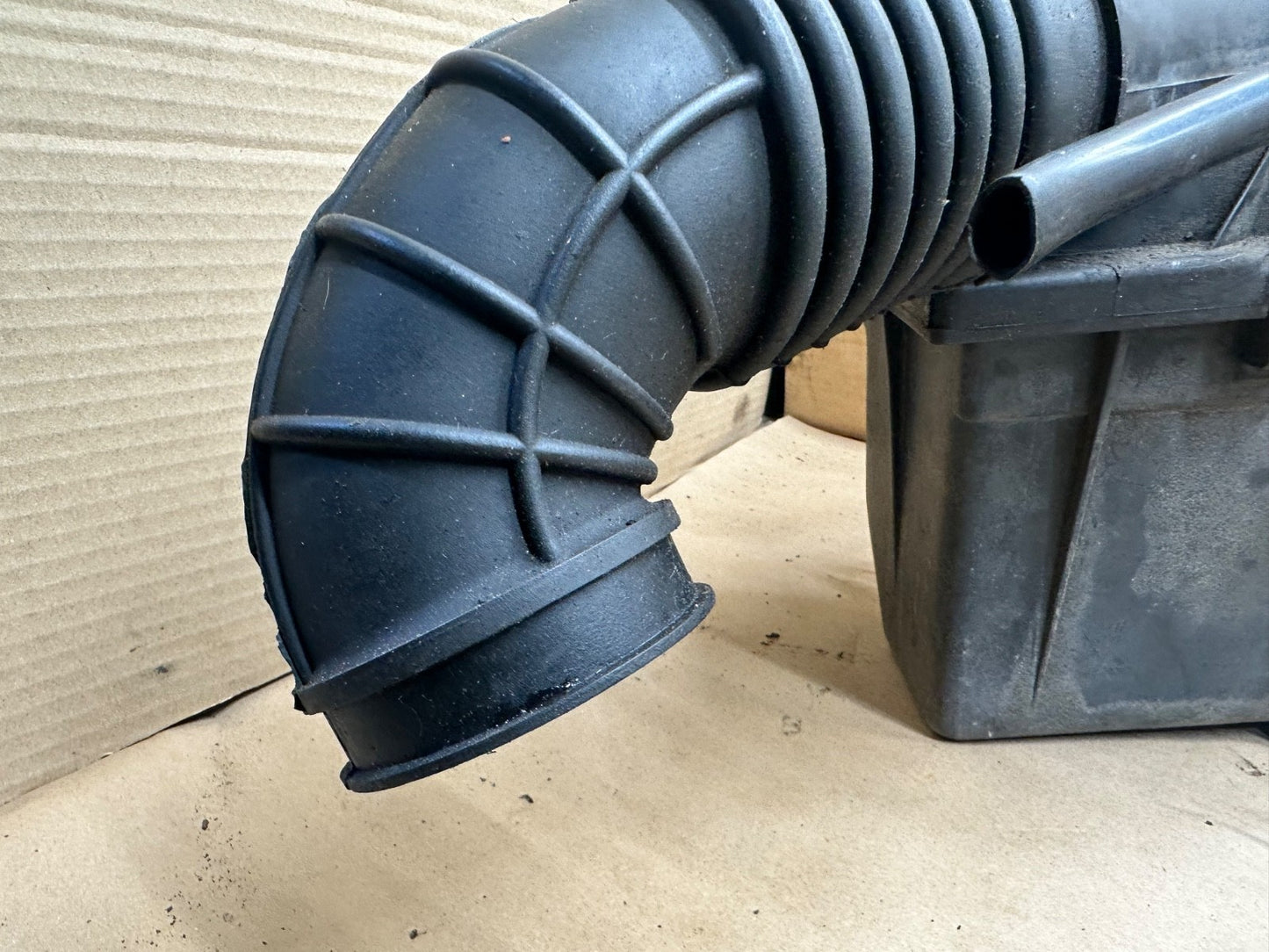 91-95 Jeep Wrangler YJ 4.0L Airbox With Intake Hose Air Filter Box Assembly 4.0