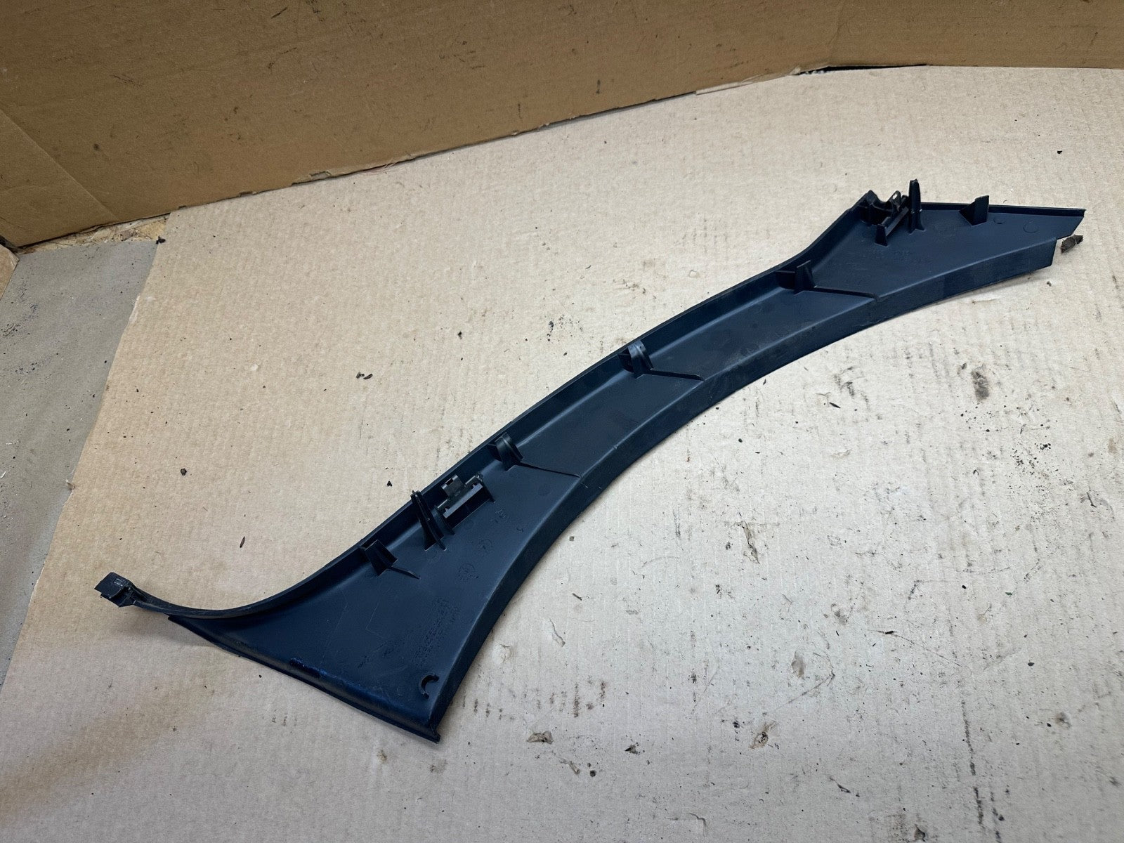 2003-2011 FORD CROWN VICTORIA LEFT REAR INNER LOWER QUARTER TRIM DARK GRAY/Black
