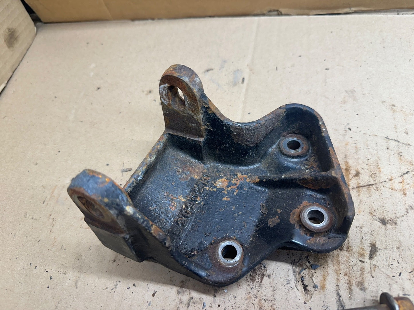 Jeep Wrangler Tj 97-99 4.0 6 Cyl Engine Motor Mount OEM Right Side 52020270