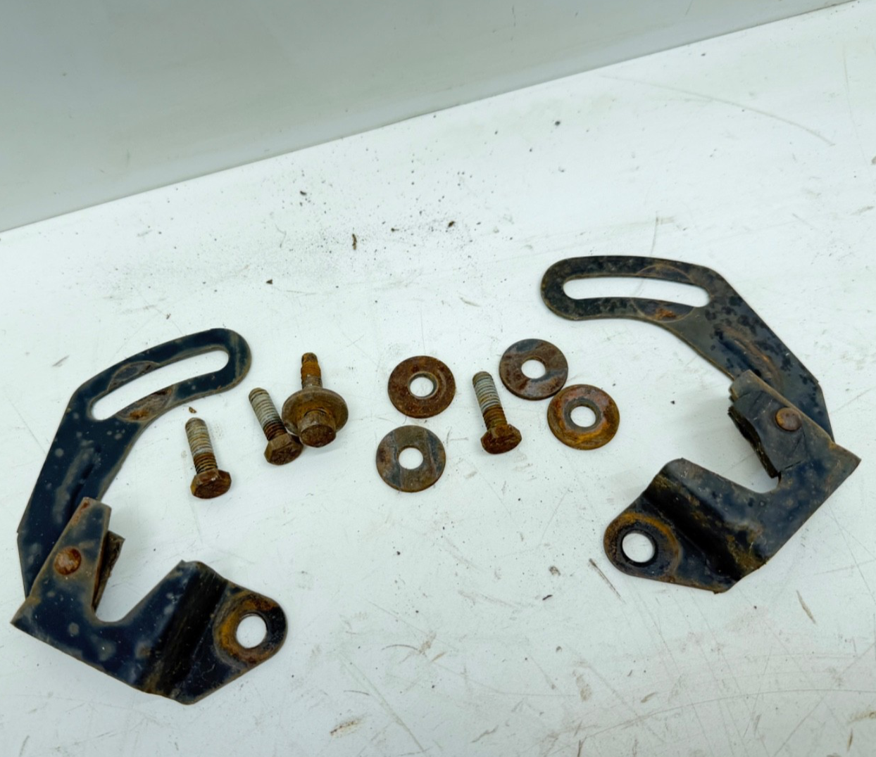 97-02 Jeep TJ Wrangler BACK SEAT BRACKETS FENDER WELL Side Rear Bracket L R OEM
