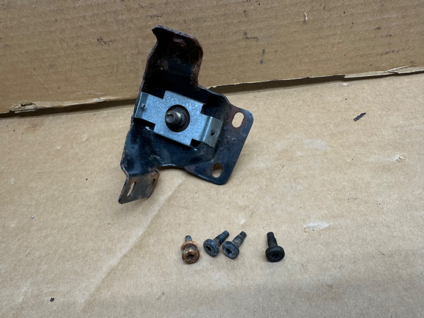Jeep Wrangler YJ 87-95 Tail Gate Tailgate Rear Latch Striker Pin Catch Back Door