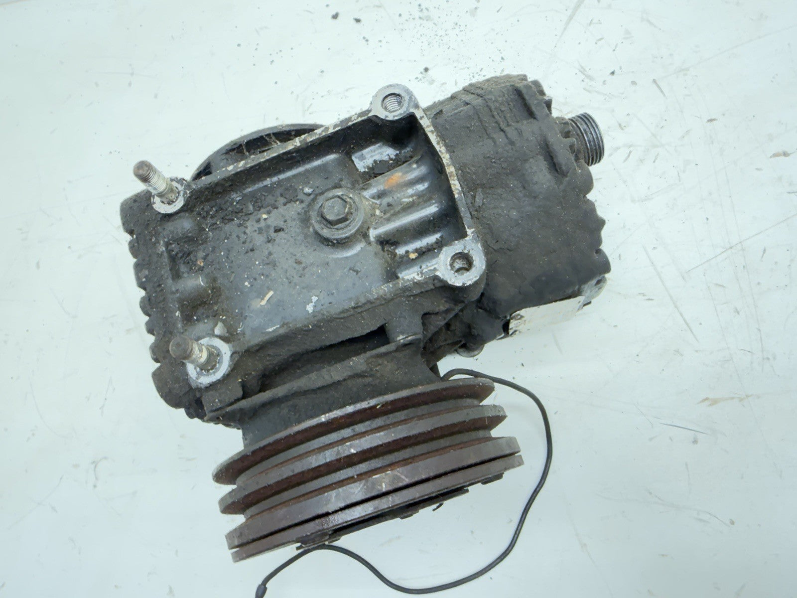 Jeep CJ YJ Wrangler Wagoneer AMC V8 York A/C Compressor Cherokee J10 J20 AC OEM