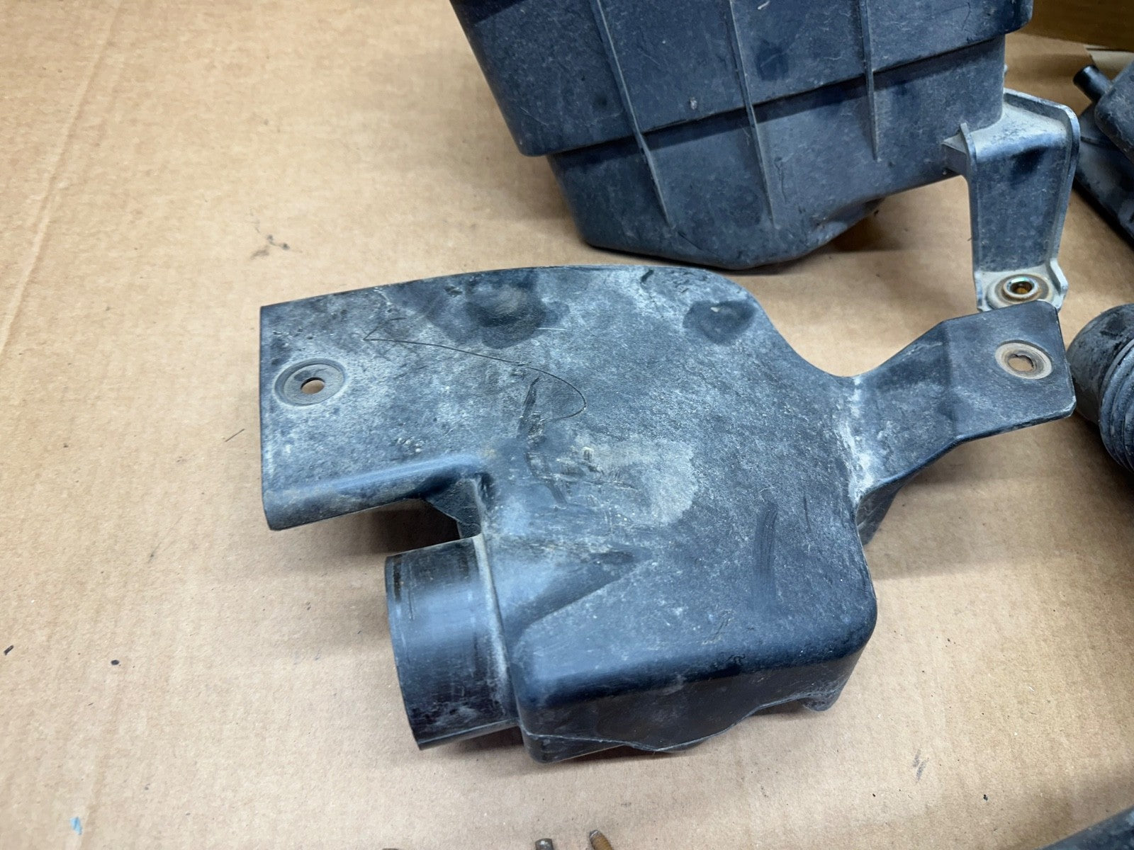 2003-2005 Subaru Forester Stock Airbox Air Box Intake OEM Filter Housing Tube