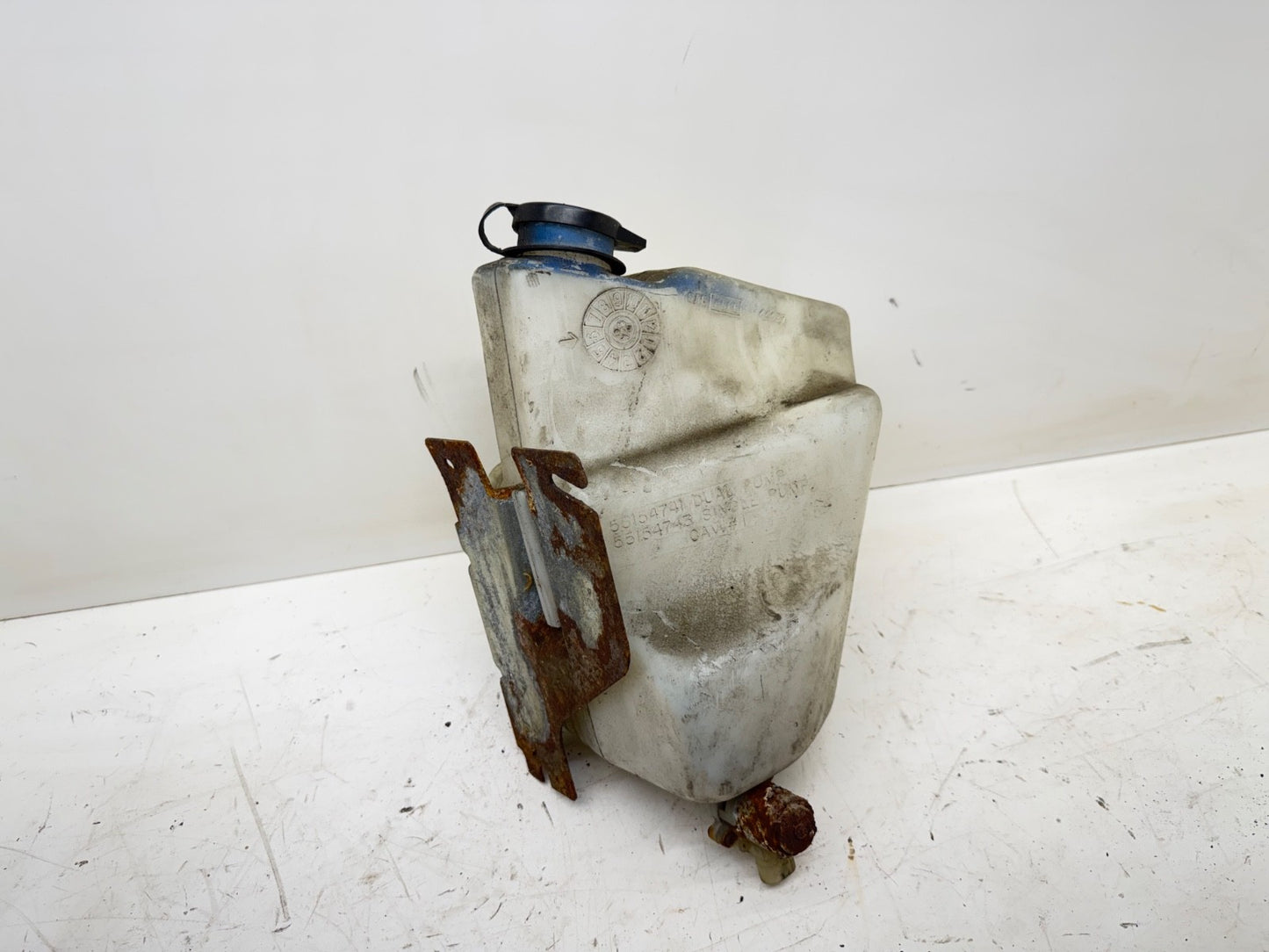 Jeep Wrangler YJ 91-95 Windshield Washer Fluid Reservoir Bottle 1 Single Pump OE