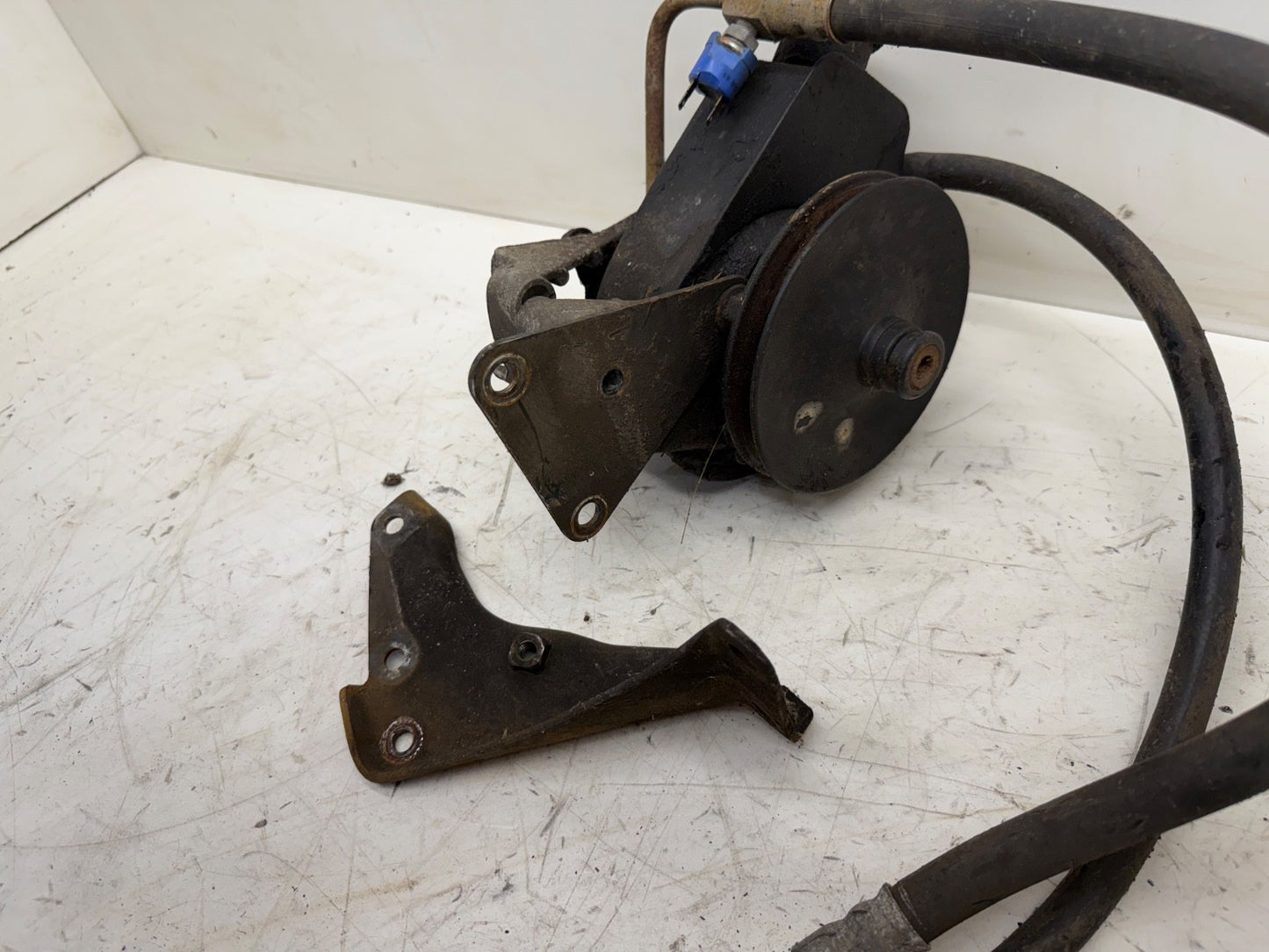 Jeep Wrangler YJ 87-90 V belt 2.5 4.2 L Power Steering Box Pump Kit Brackets OEM
