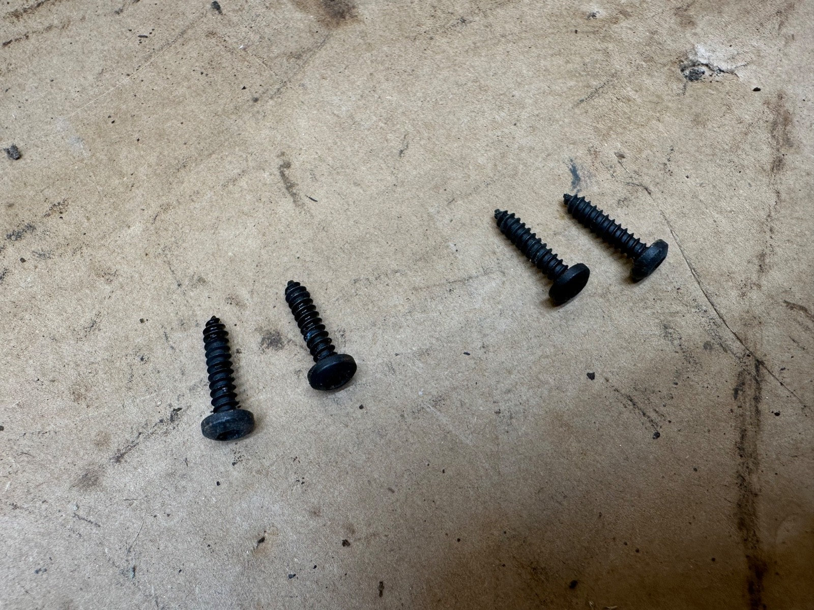 Jeep Wrangler TJ 97-02 Sun Visor and Clip Torx Screws (4) Bolts OEM Screw Mount