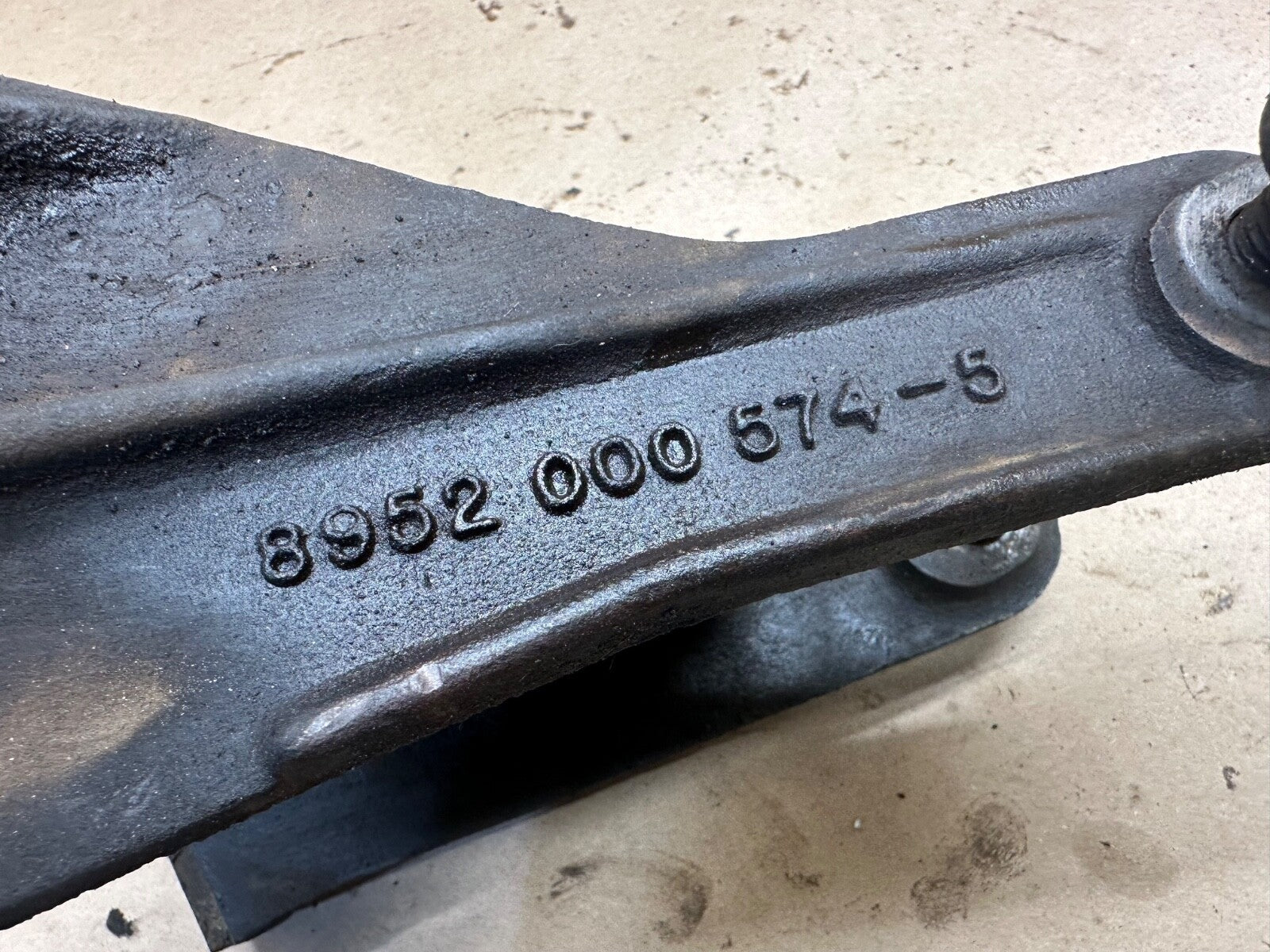 87-95 Jeep Wrangler YJ 2.5 L 4 Cyl Drivers Side Motor Mount Bracket Left 2.5L