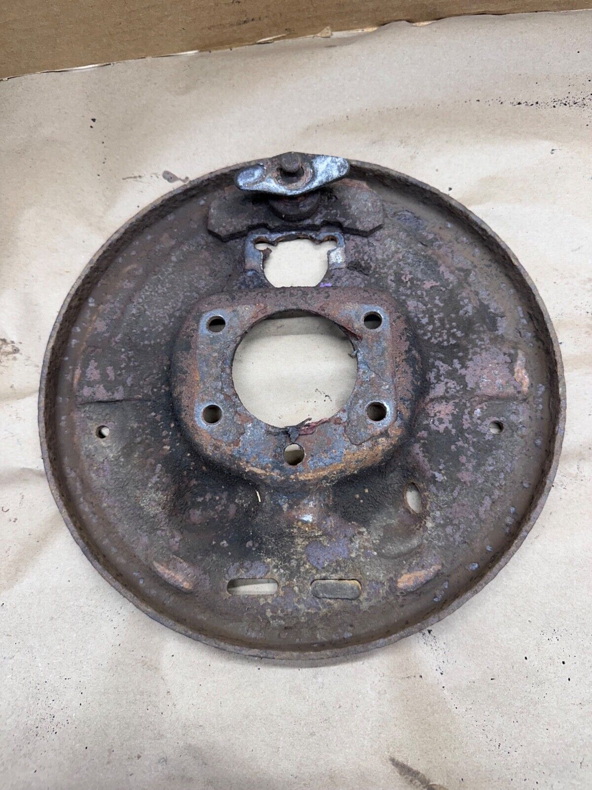 84-90 Jeep Cherokee XJ Wrangler YJ Right Backing Plate Rear Axle Dana 35 Bendix