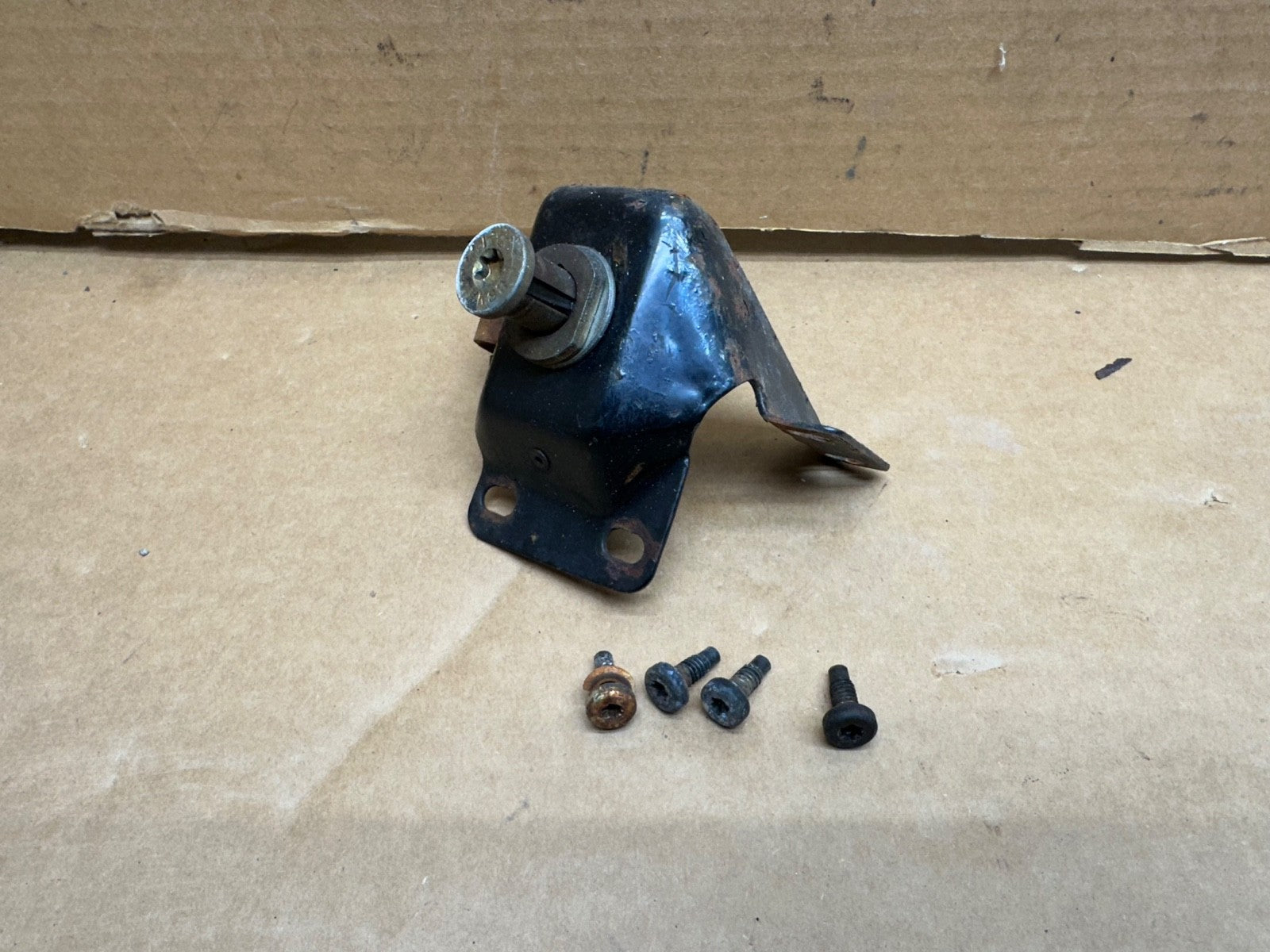 Jeep Wrangler YJ 87-95 Tail Gate Tailgate Rear Latch Striker Pin Catch Back Door