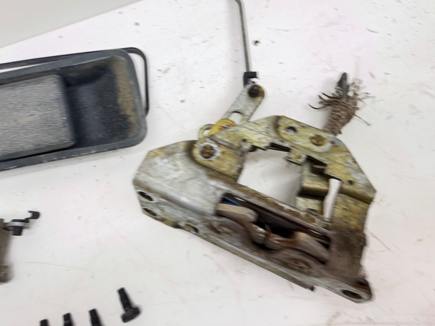 91-95 Jeep Wrangler YJ Tailgate Latch Handle Passenger Door Tail Gate Rear OEM