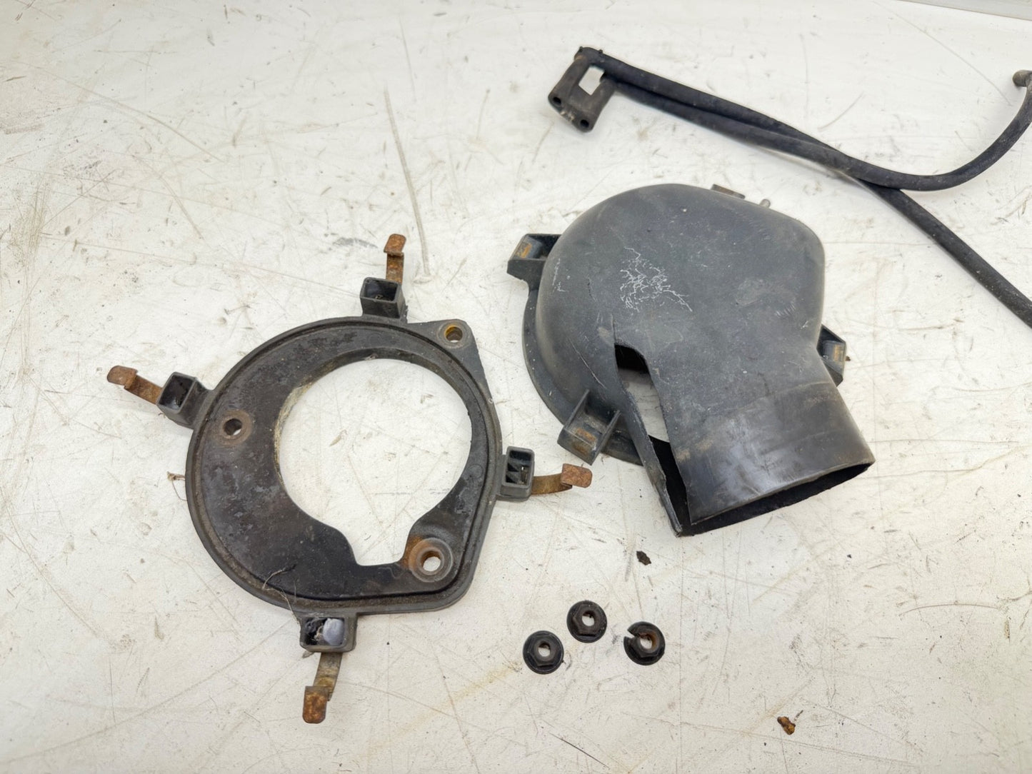 Jeep Wrangler YJ 87-90 2.5 4 Cyl Air Cleaner Throttle Body Adapter 8953002851