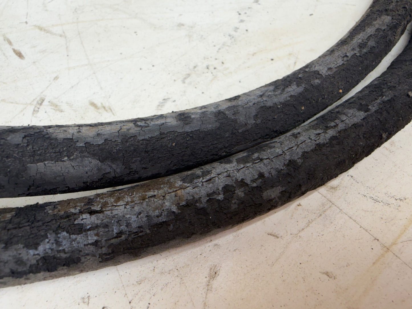 Jeep Wrangler YJ 91-95 4.0L 6 cylinder 4.0 Fuel Line Engine Rail Frame Gas Hose