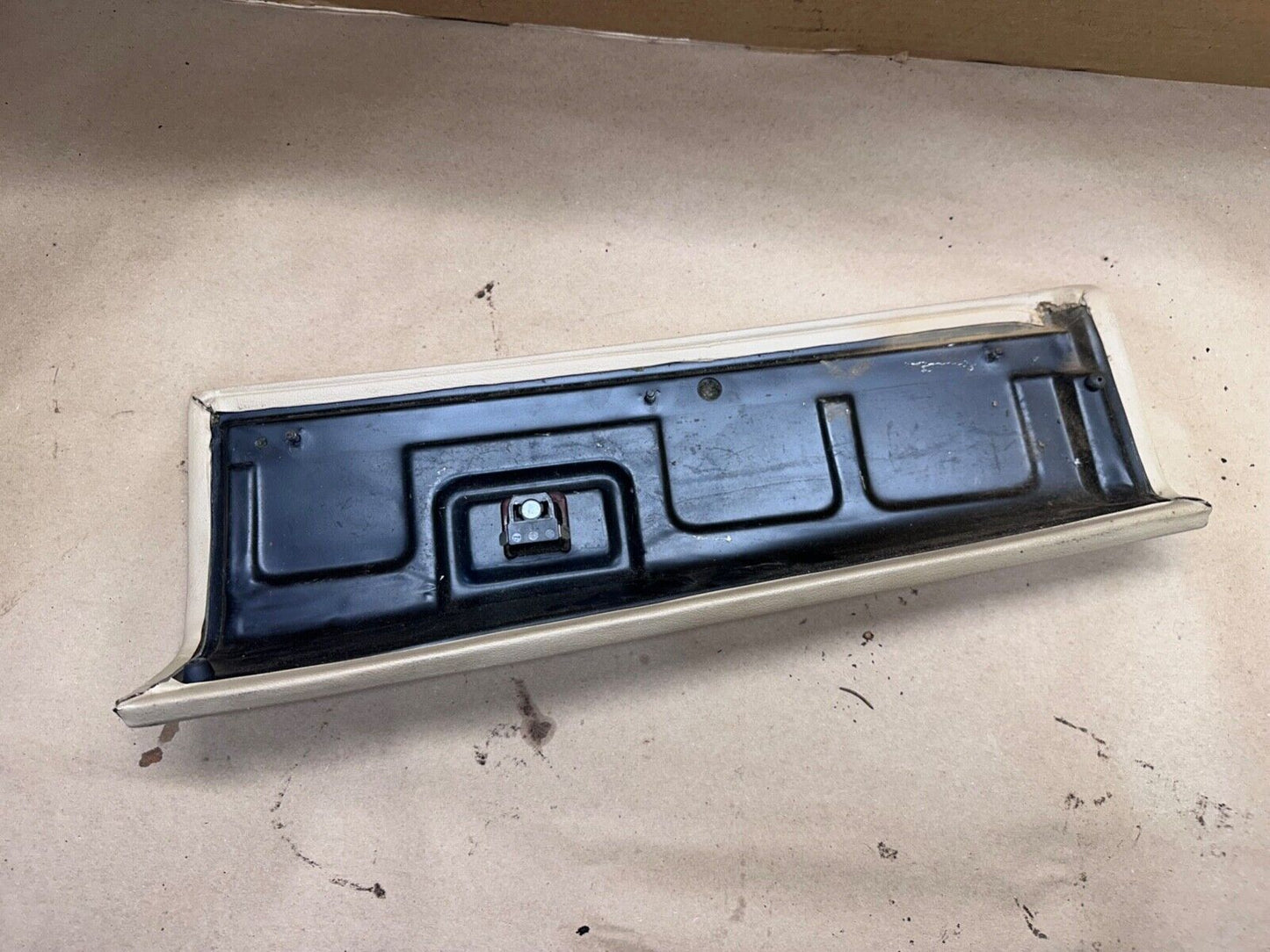 87-1996 Jeep Cherokee XJ Glove Box Lid Door Compartment Light Tan Glovebox OEM