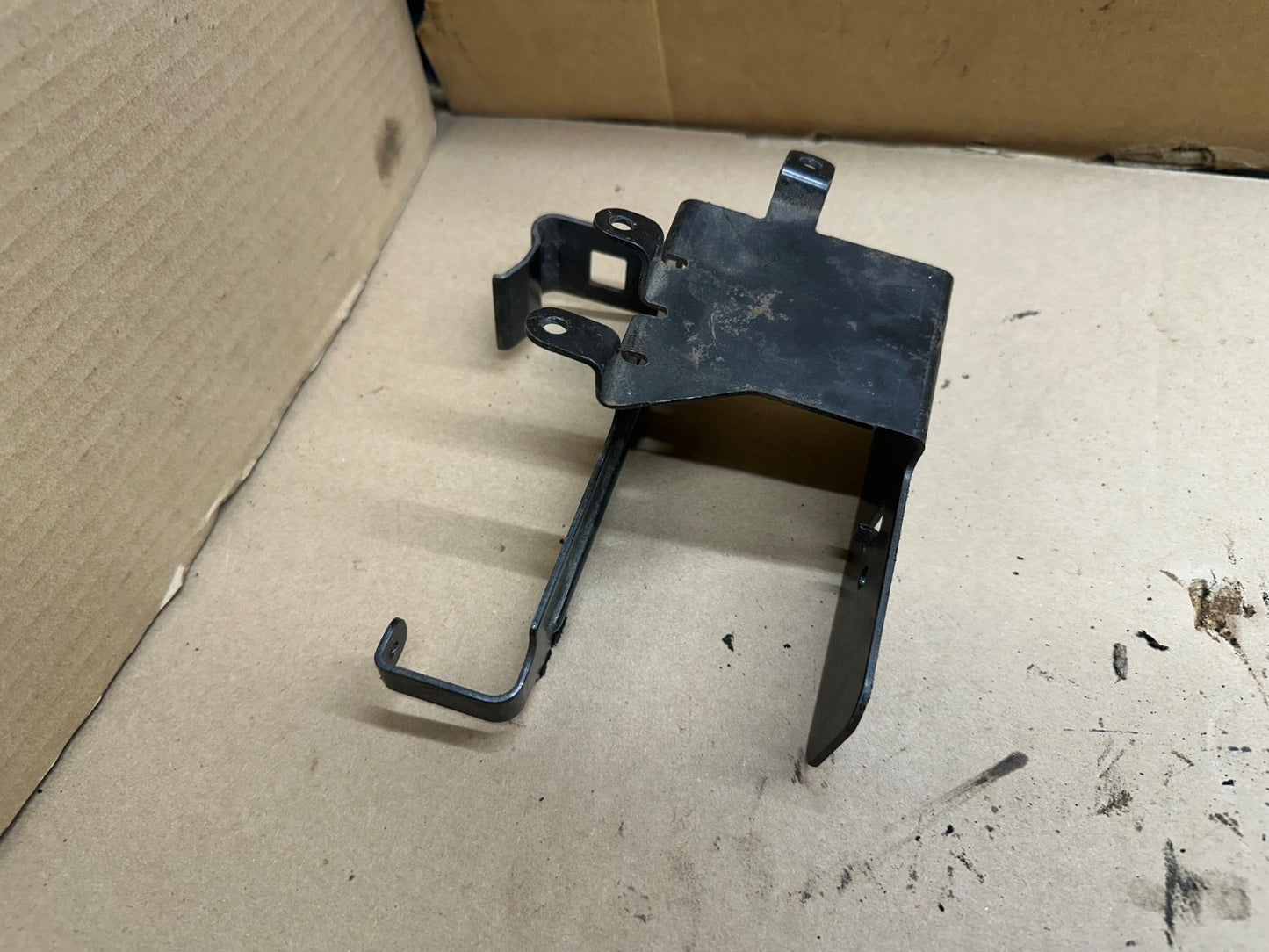 Jeep Wrangler TJ 97-06 Dash Bulkhead Mount Bracket Factory Fuse Under Behind OEM