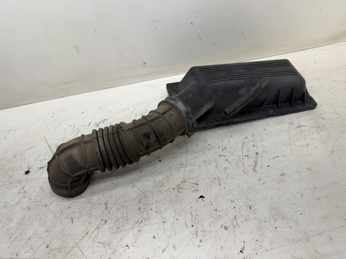 53006276 Engine Air Filter Hose for 2.5L Jeep Wrangler YJ 91-95 Air Box LID OEM