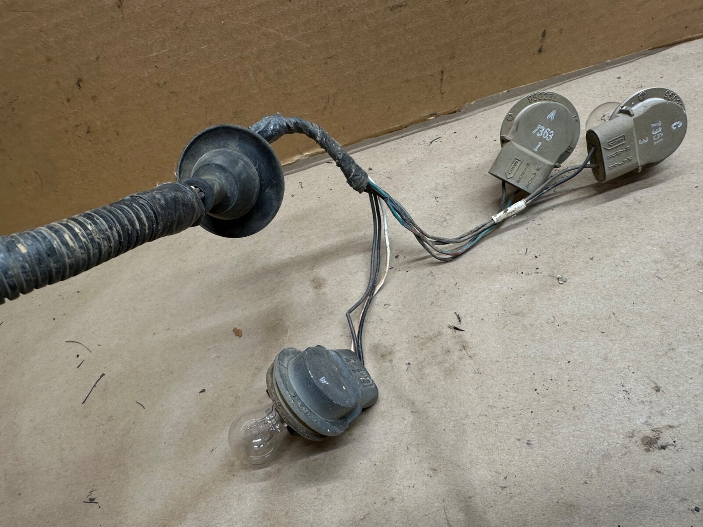 97-01 Jeep Cherokee XJ Tail Light Wiring Harness Left or Right Plug -READ AD-