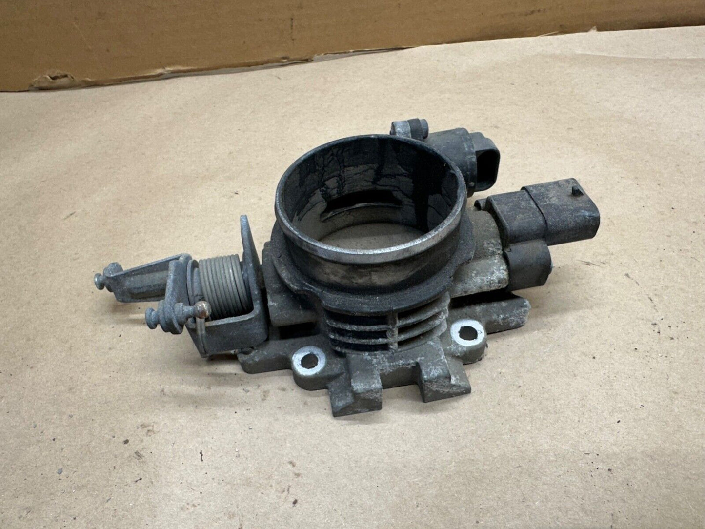 91-95 Jeep Wrangler YJ 6 Cylinder 4.0 L Throttle Body 53030844 4.0L 6 cyl OEM