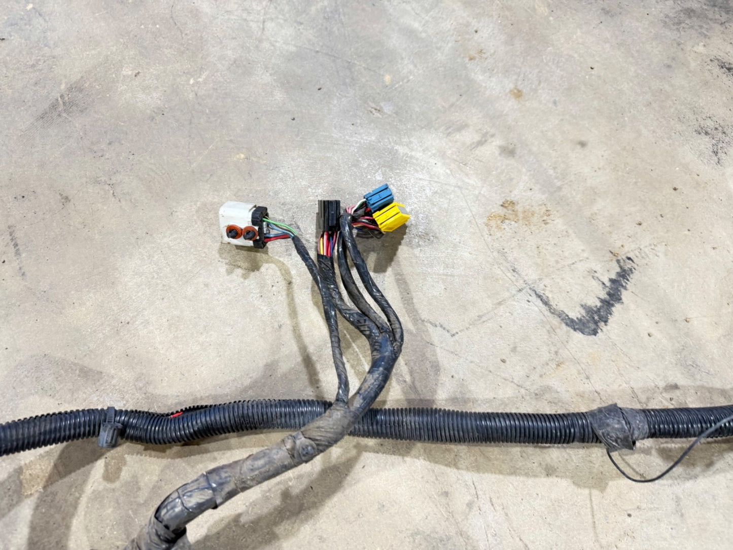 01 Jeep TJ Wrangler 4.0 2.5 L Engine Under Hood Fusebox Wire Harness 56010350AK
