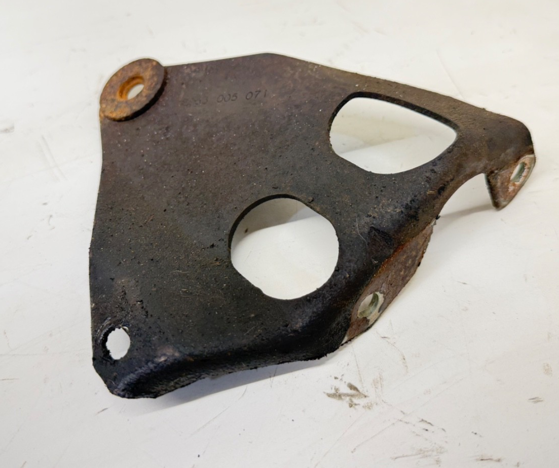 87-01 Jeep Cherokee XJ NP231 4.0L OEM Transfer Case Shifter Linkage Side Bracket