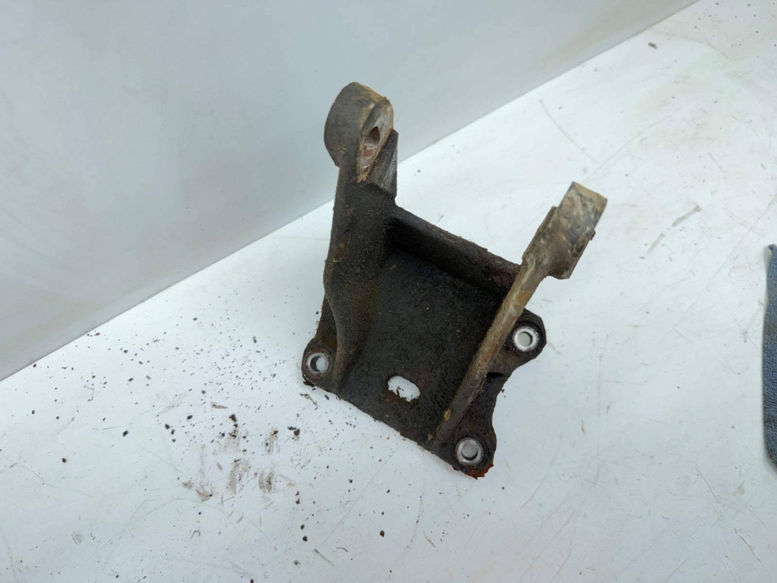 97-02 Jeep Wrangler TJ 2.5L 4cyl Driver Left Motor Mount Bracket 52018697