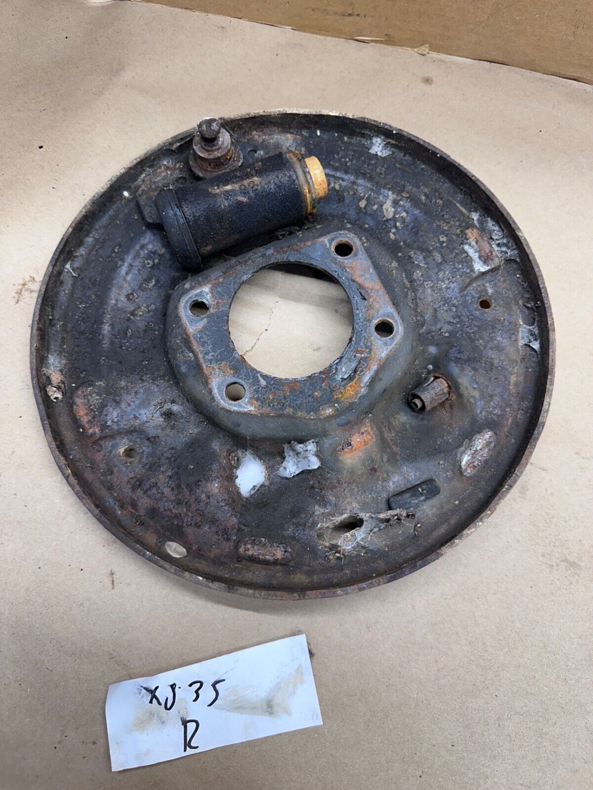 84-90 Jeep Cherokee XJ Wrangler YJ Right Backing Plate Rear Axle Dana 35 Bendix