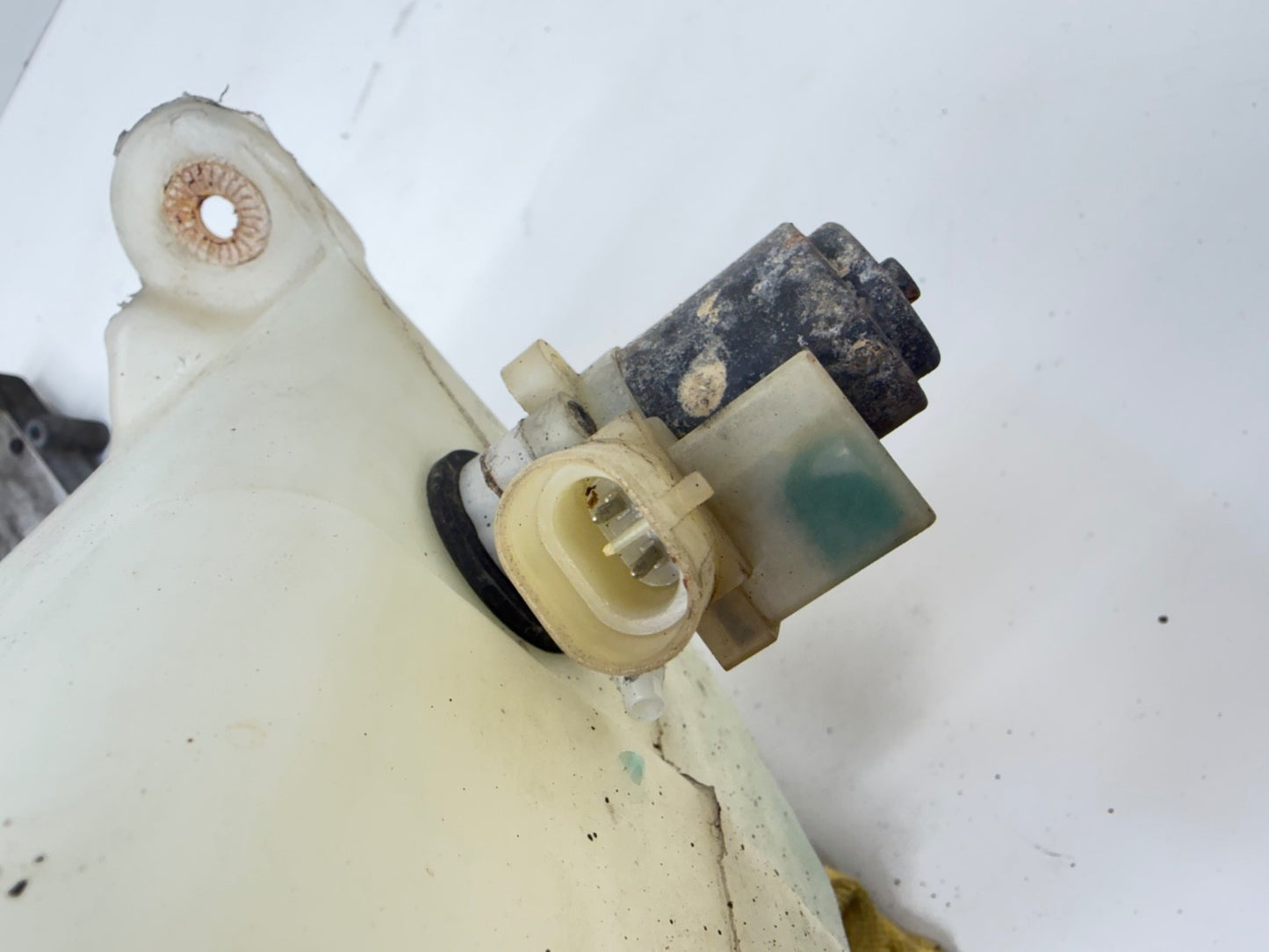 97-02 Jeep TJ Wrangler Single Pump Windshield Washer Reservoir Sprayer 55154804
