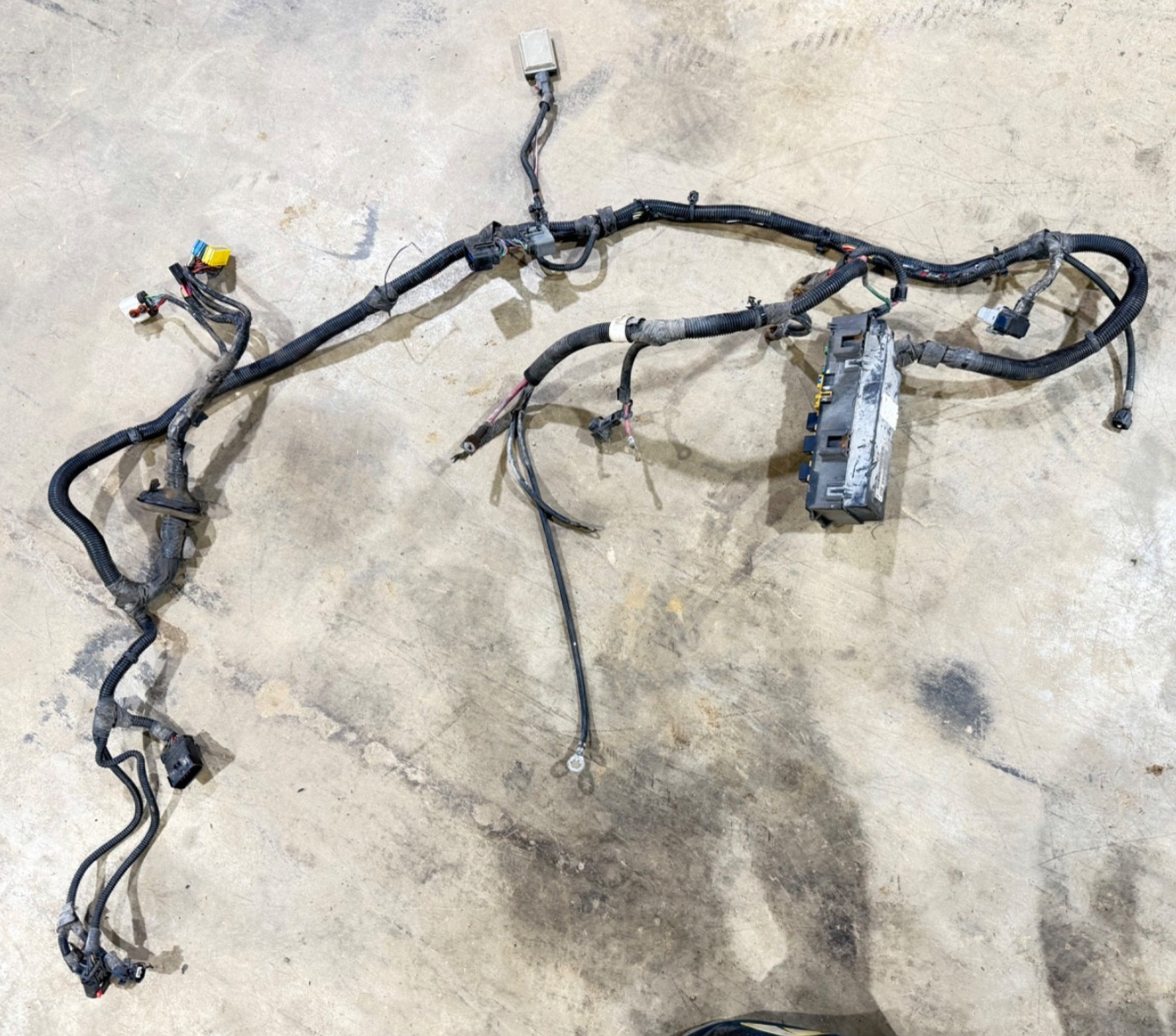 01 Jeep TJ Wrangler 4.0 2.5 L Engine Under Hood Fusebox Wire Harness 56010350AK