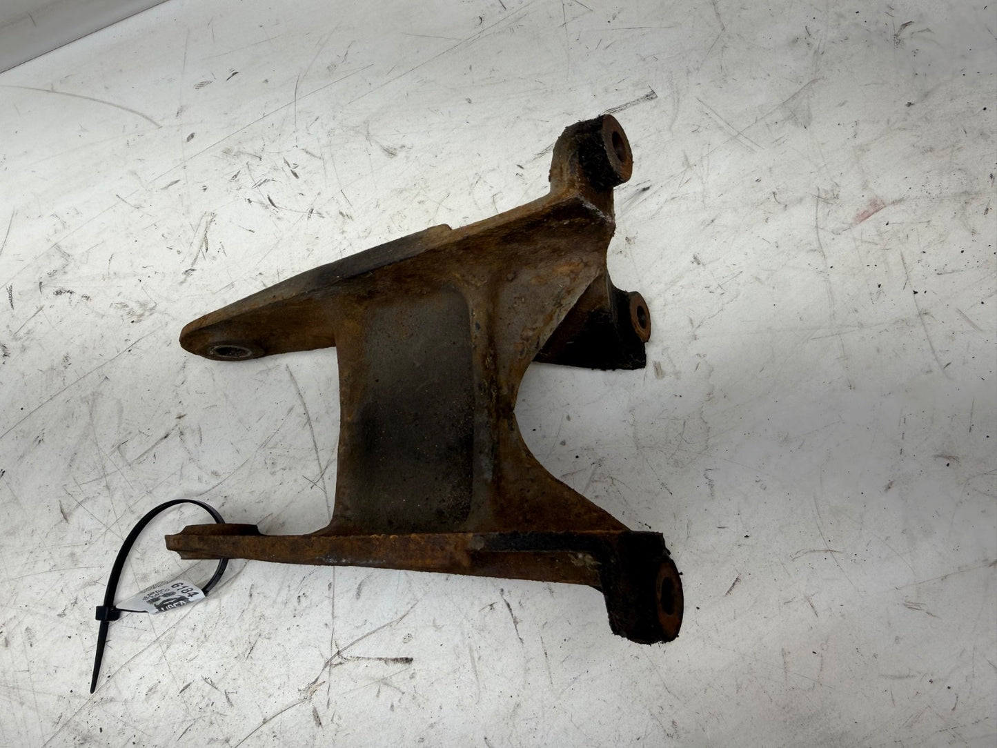 87-95 Jeep Wrangler YJ 2.5 4 Cyl Driver Side Motor Mount Bracket Left Engine OEM