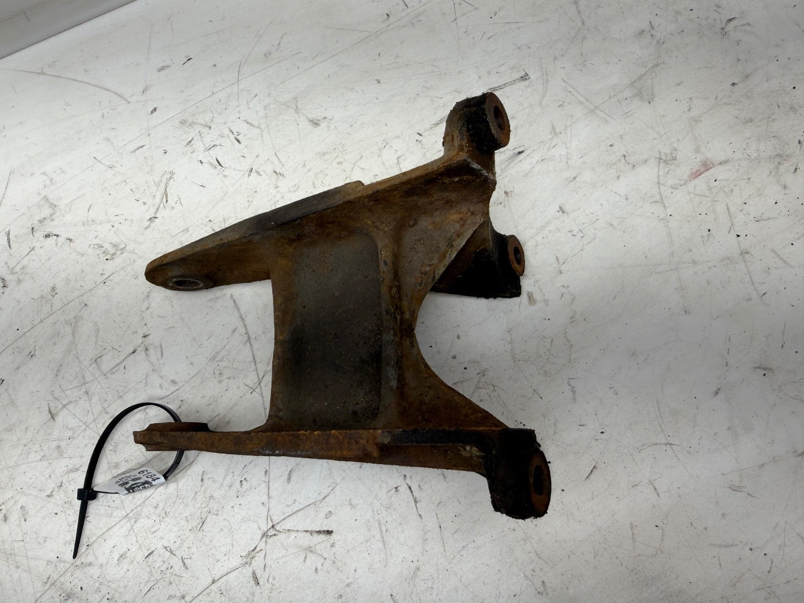 87-95 Jeep Wrangler YJ 2.5 4 Cyl Driver Side Motor Mount Bracket Left Engine OEM