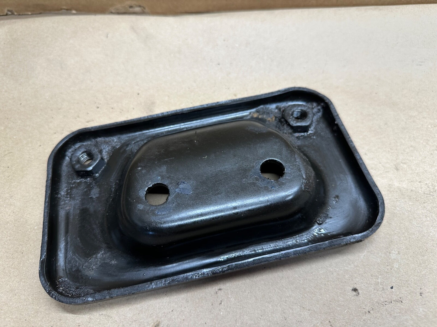 87-01 Jeep Cherokee XJ AW4 Automatic Transmission Exhaust Mount Bracket 2wd