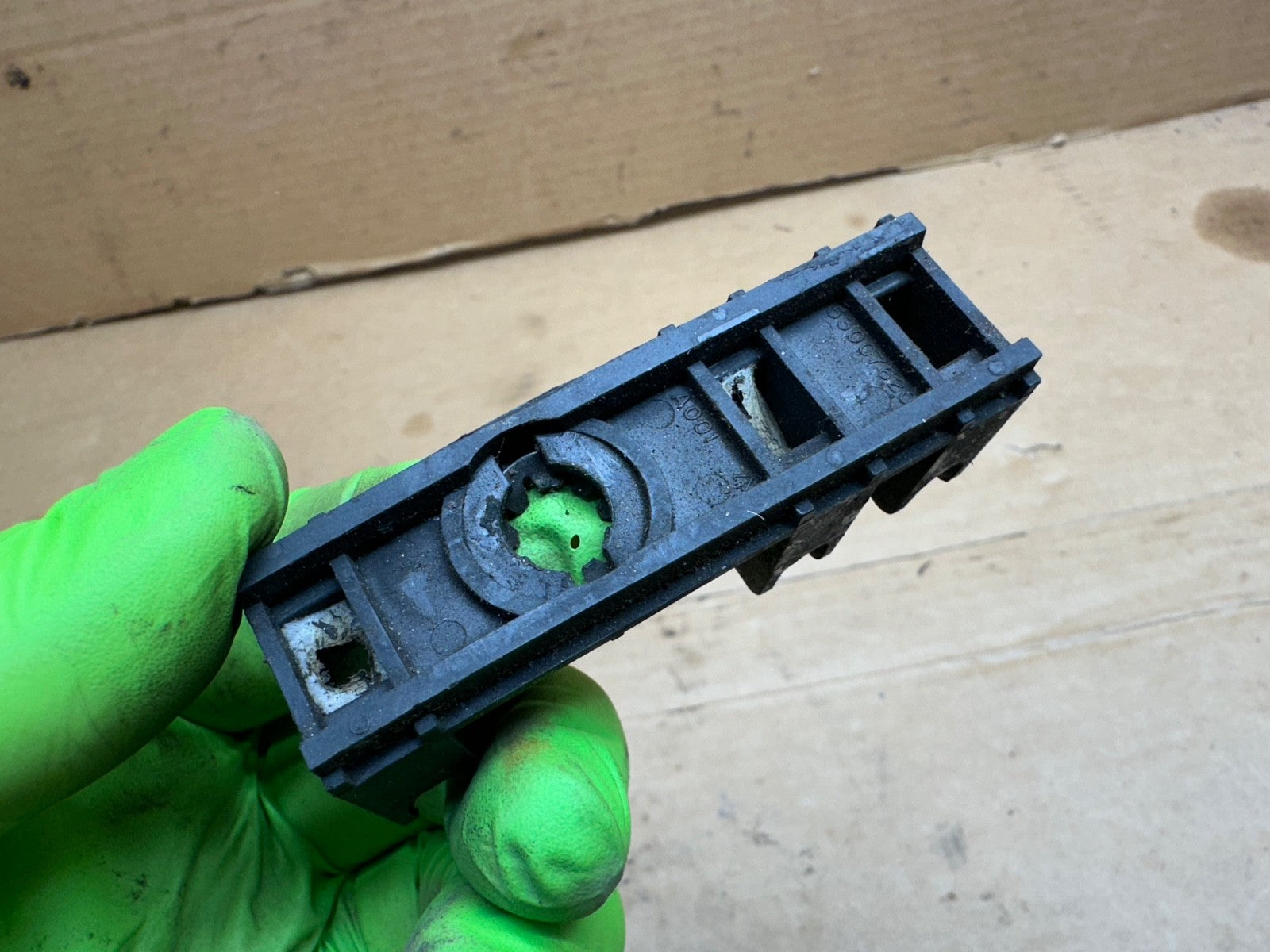 6 CYL 91-95 Jeep Wrangler YJ 4.0 L Valve Cover CABLE GUIDE Clip Bracket Throttle
