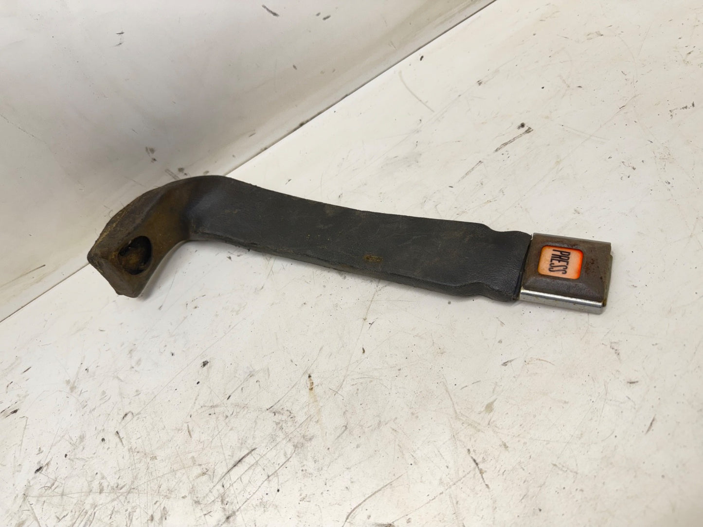 Jeep Wrangler YJ 87-90 Passenger Right Side Female Seat Belt Buckle OEM Seatbelt